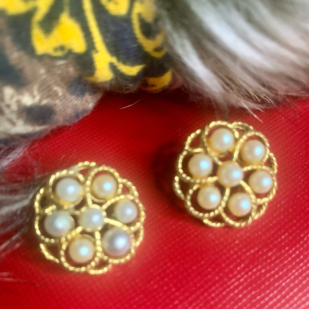 ✨ARETES GOLD TONE✨